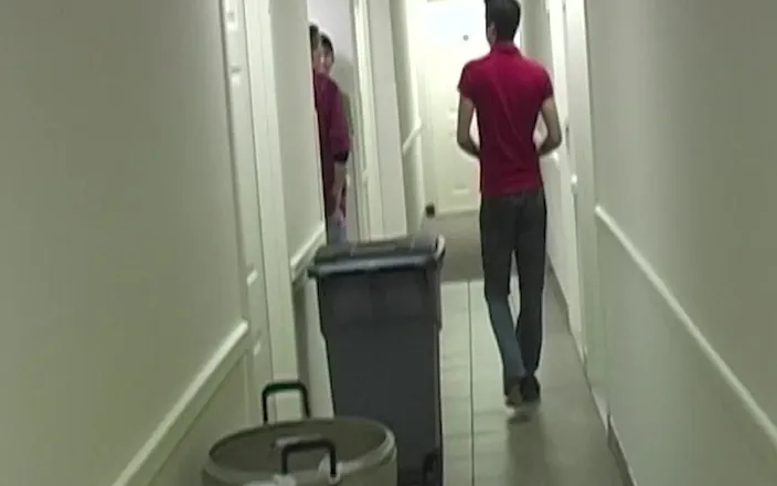 SEXUAL SIN GAY: Amateur Guys Scene-4_twink Threesome Suck Each Other's Cocks