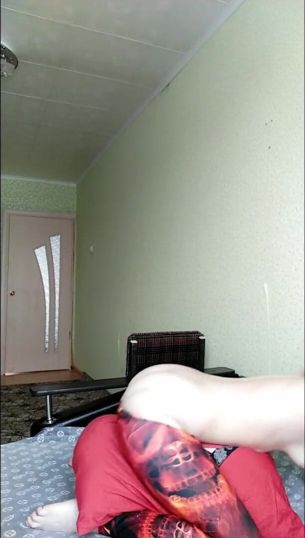 Meri-Mouse: Realmente quería sexo y me follé una almohada