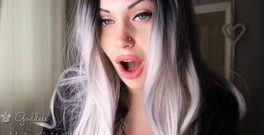Goddess Misha Goldy: 我已经完全让你成为我的小瘾君子，从今天起，我要带走你的妻子，让她崇拜我完美的脚