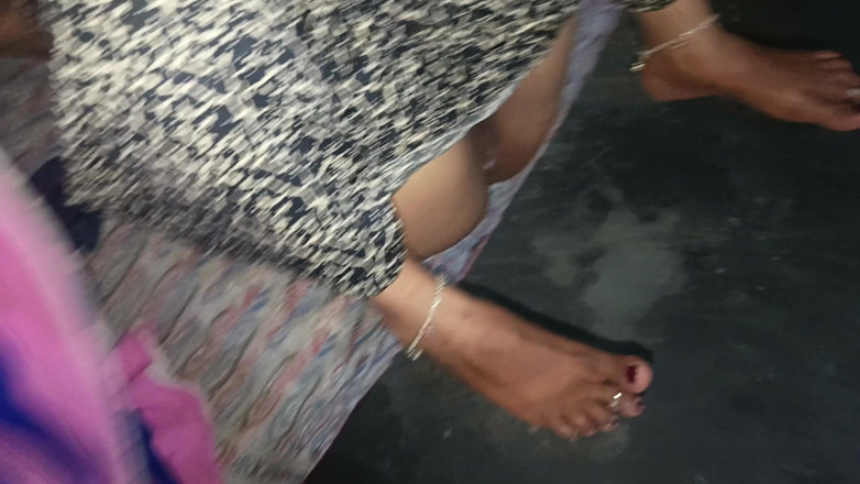 Kavita69: Linda india con jugosos labios lamiendo y chupando gran polla...