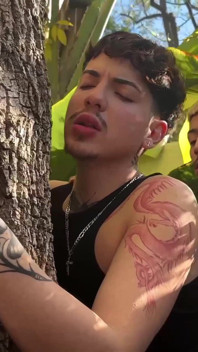 Futai în cur cu îmbrățișări de copaci, ejaculare anală homosexuală, reproducere profundă! Pulosul Papi Eddy Blanco Santo Jorge