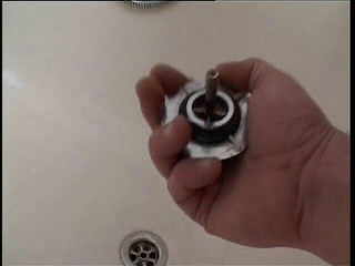 Slutty Teenies: Sladká teenagerka s malými kozami šuká dildem kundičku a kouří péro...