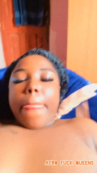 Afro fuck queens: Nadržená a znuděná.