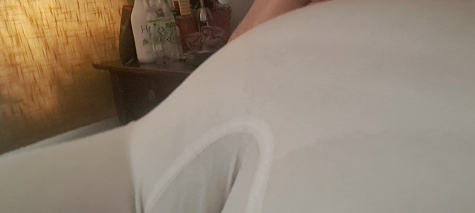 Mommy big hairy pussy: Garisan faraj MILF ditandakan di seluar dalamnya