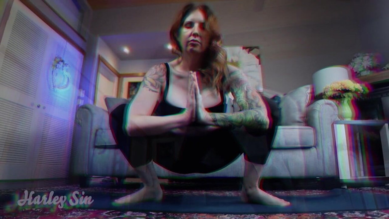Harley Sin: Yoga bareng harley sin