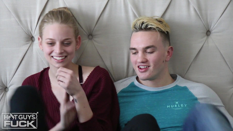 Hot Guys Fuck: Hilly Billy pieprzy gorącą blondynkę z college'u