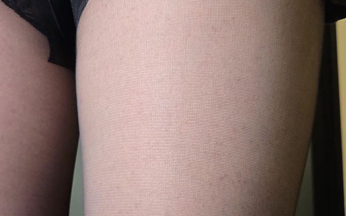 SissyKanisa: Sissy Kanisa enfile une jolie robe moelleuse