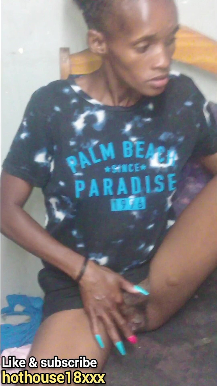 hothouse18xxx: 紫色のハイヒールで椅子に座るおまんとバイブレーターとホットな娼婦プレイ