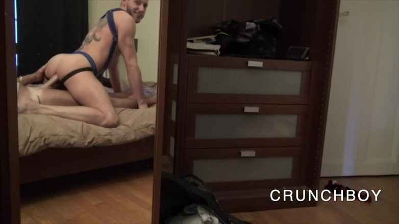 Bareback porn made in France: Er filmt seine Freundin, wie sie in ihren Arsch stopft