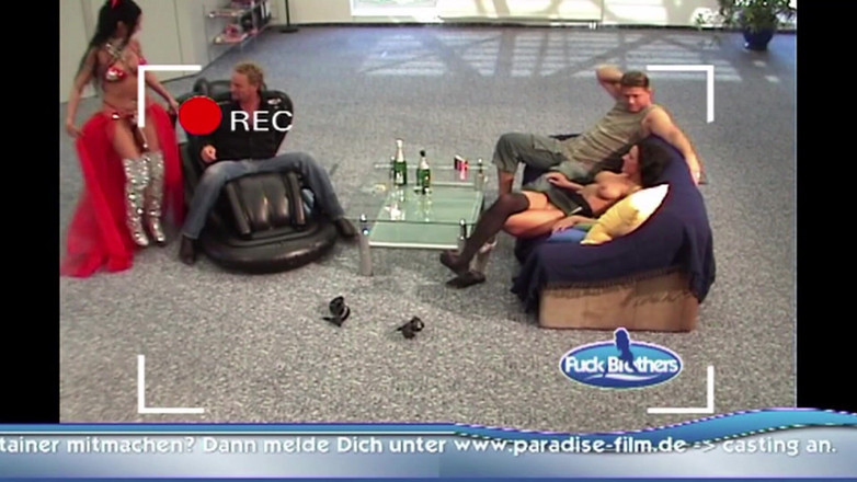 Videos Francaises: Tettona milf francese con grandi tette che si fa scopare...