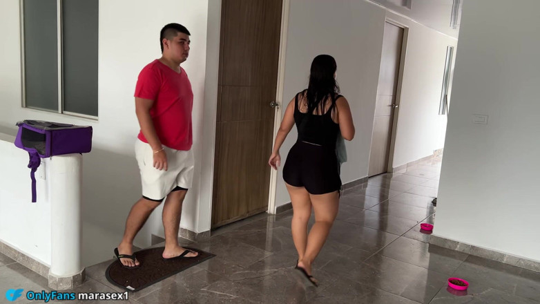 MaRaSexx: 私は隣人に好意を払い、彼のチンポで遊ぶ