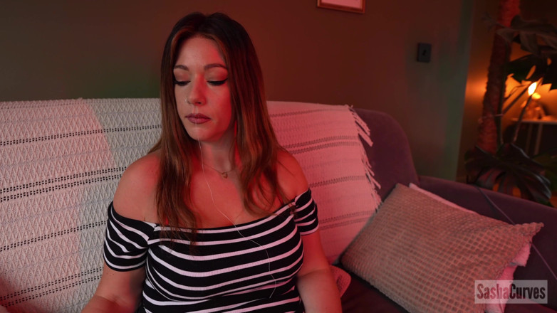 Sasha Curves: Giantess for Hire