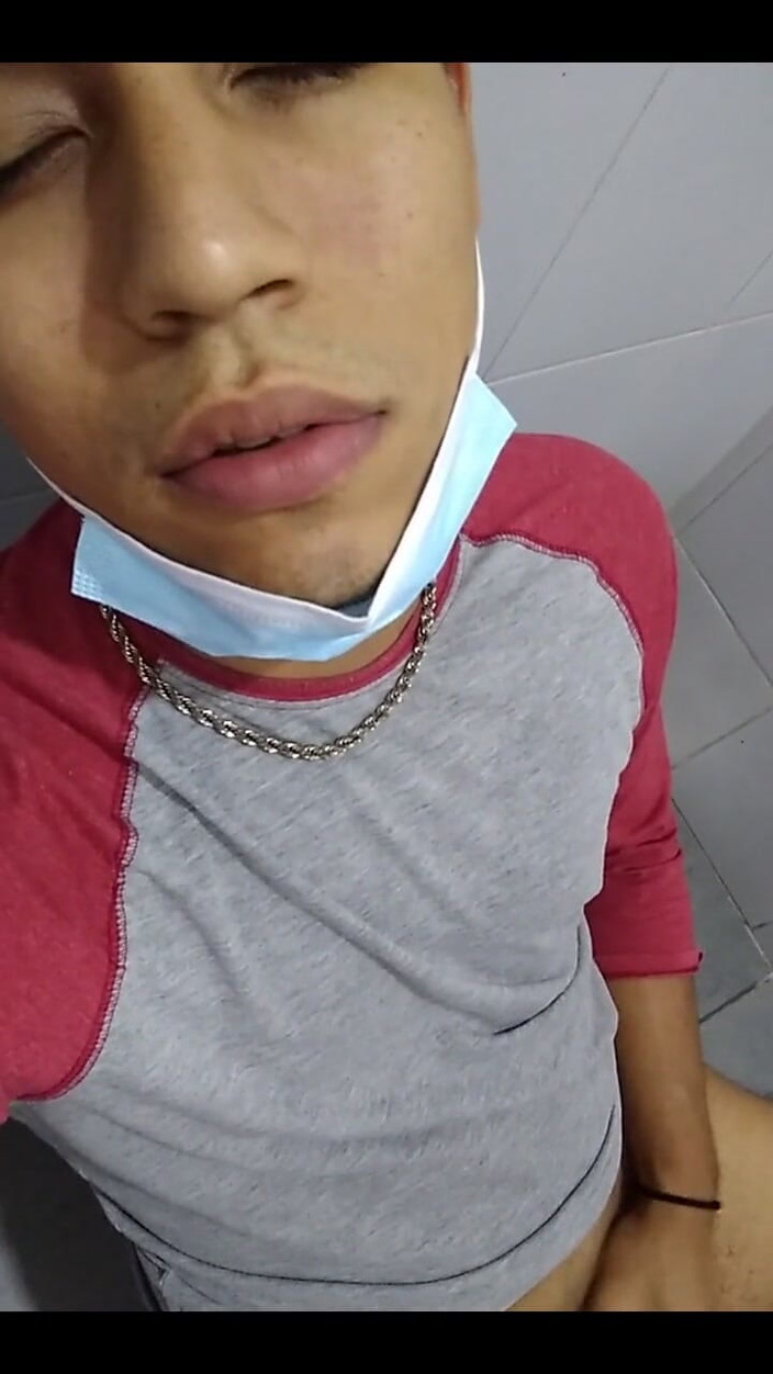 AlexAlejandro13: 5 Minutos in der toilette