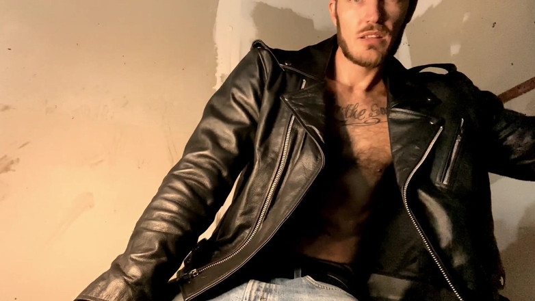 Christian Wilde: Christian Wilde抽烟并把你留在他的车库里