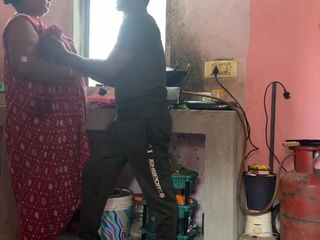 Hot bhabi: Seksi teyzemle mutfakta romantik anlar