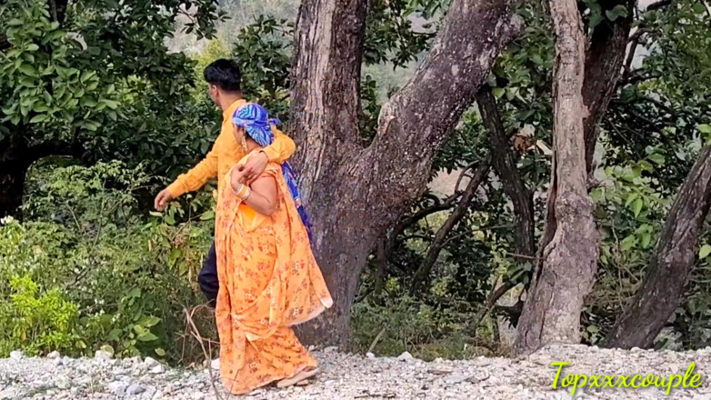 Topxxxcouple: Desi Village Bhabhi przyjemne jebanie wideo