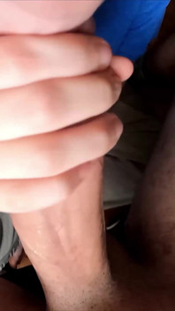 Kobieta POV wielbienie kutasa BJ