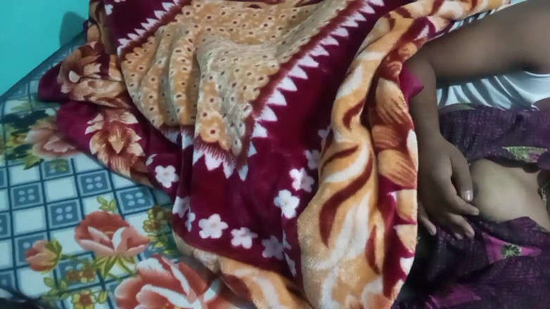 Manjushukla: Casal indiano em vídeo romântico