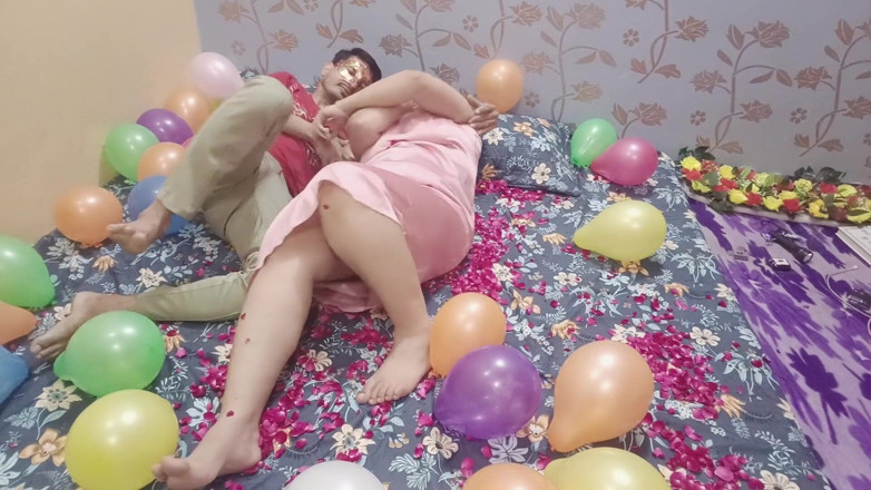 Sexgarl84: 핫한 생일 밤 스탠드 서프라이즈를 준 여대생