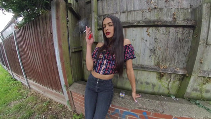 VR smokers HD-2D Videos Only: Kim Model - dunkle jeans