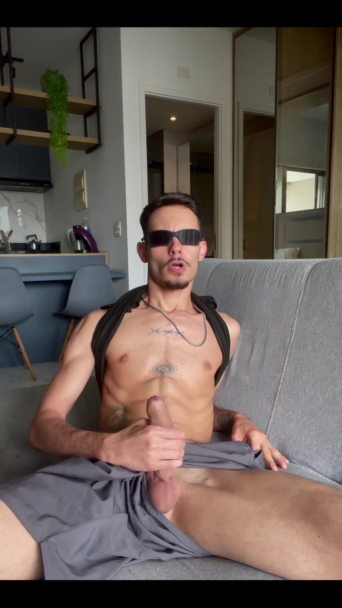 Heitor Bauman OFC:  Přišel jsem domů z posilovny