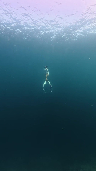 creamberryfairy: Playing at the Sea