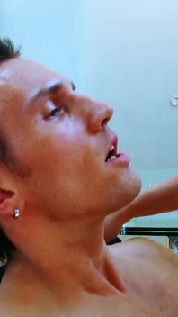 Sexy blonde MILF fickt fremde männer und bekommt orgasmus