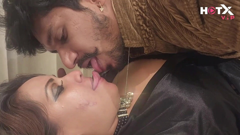 Indianxxx nude: Gerçek güzel pencaplı yenge sert amcık devar tarafından sikiliyor