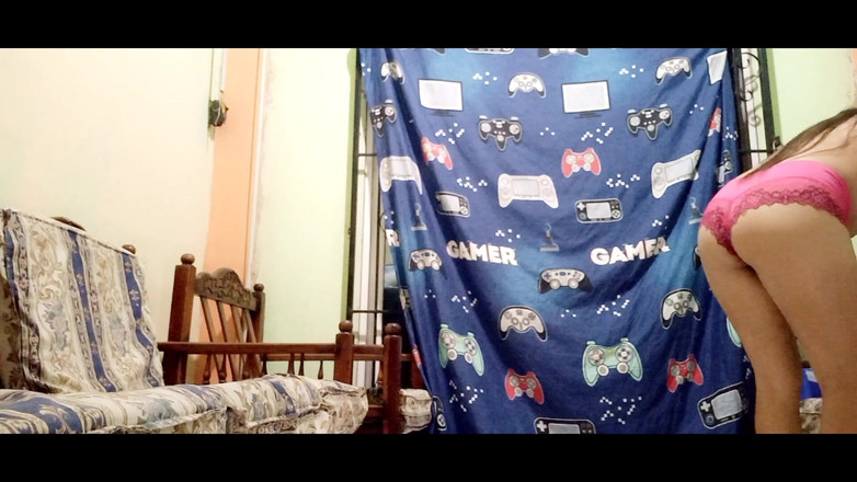 Martin13: 상사의 늙은 상사가 나를 남편의 호화로운 방으로 초대하고 성적 마사지를 부탁해