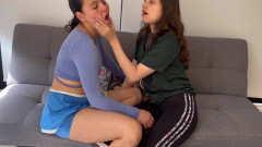 scarlettandc: Ik neuk hard in de woonkamer van het huis met...