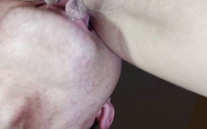 Wet pussy fuck: He licks pussy to orgasm, teen wet pussy close up