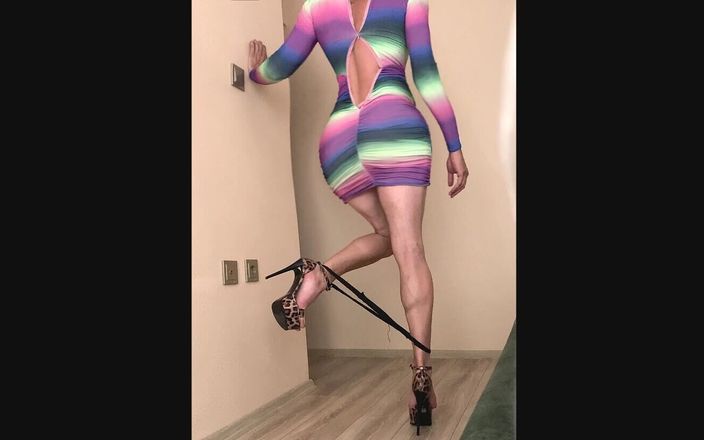 cd_aysemmm: Mi madrastra se quita las bragas y me pide que...