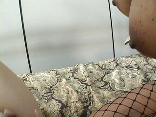 Girls Allowed: 穿渔网的黑人小妞喜欢吃白色的阴户