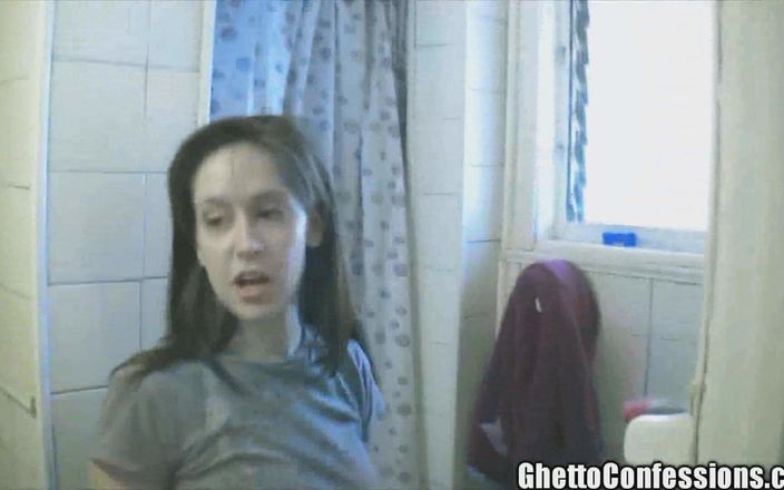 Ghetto Confessions: 겸둥이 처진 젖탱이 창녀 좋은 보지 빨아주기 플롭 하우스 투어