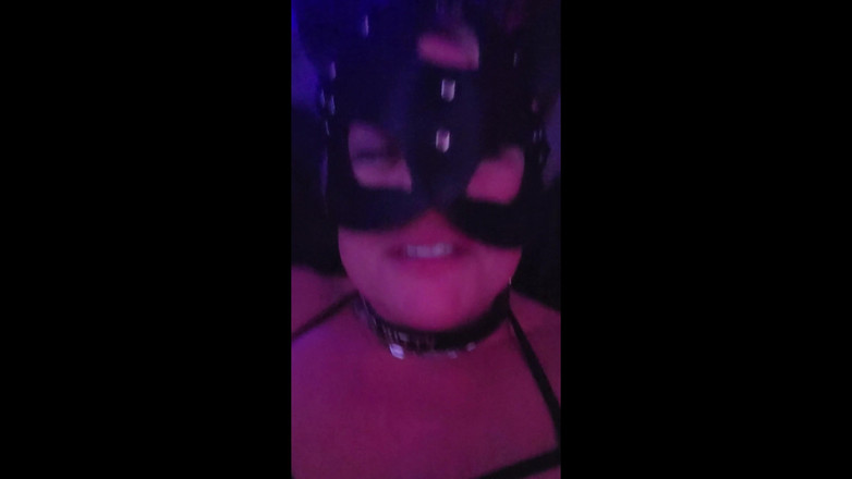 Kat-Licious: Porcul Bigsexydaddyd o face pe Domkat-licious să țipi în plăcere