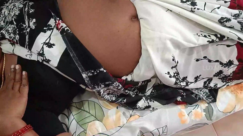 Luxmi Wife: La moglie ottiene un orgasmo di punta scorrendo dalla figa - 3