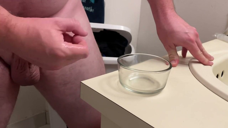 Sam B5: Wauw! Sam trekt zich af en schiet een enorme cumshot!