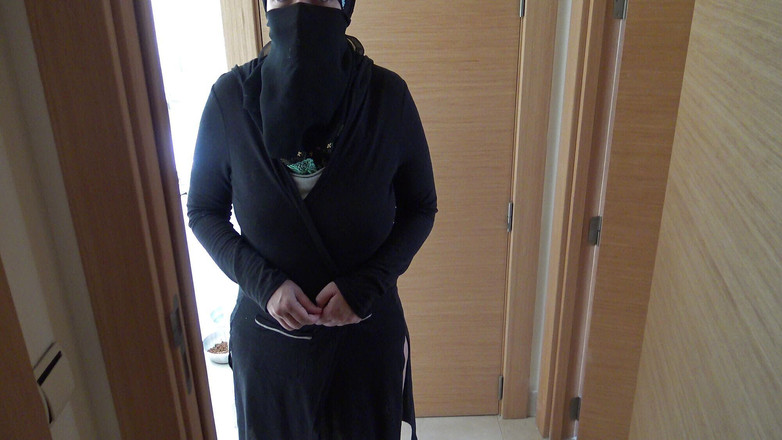 Souzan Halabi: Un pervers britannique baise sa soubrette égyptienne mature en hijab