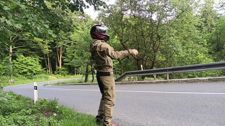 kickerscooter: Un penis de masturbare pe marginea drumului, aproape prins