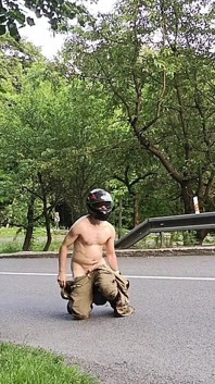 Polla de una masturbación por la carretera, casi pillada