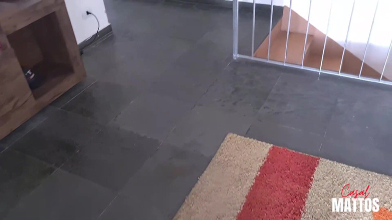 Nicoly Mattos: Geile cuckold-echtgenoot: ik hoorde de f * ck en ging in...