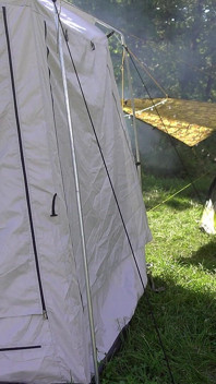 Arriscada masturbação de acampamento - quase pego ao ar livre