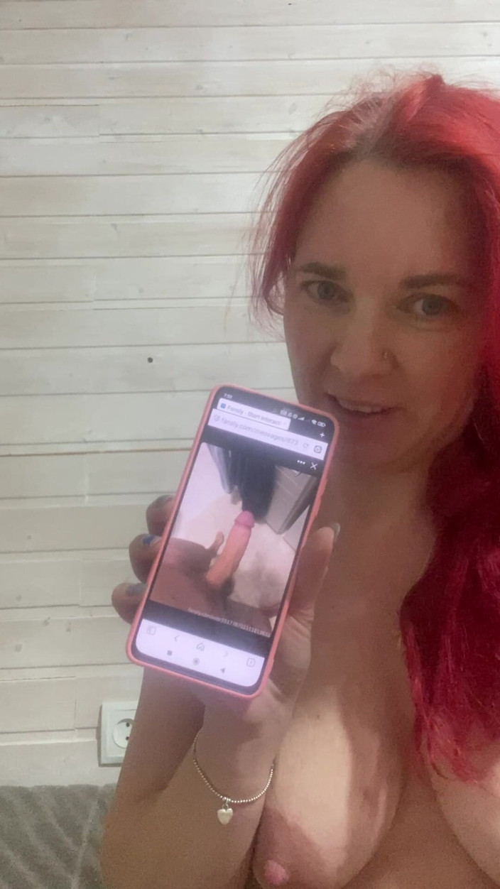 Hairy couple: Stima della dimensione del pene nudo e primo piano della...