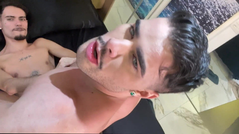Heitor Bauman OFC: Большой парень из спортзала отдал свою задницу, как шлюха, молодому человеку