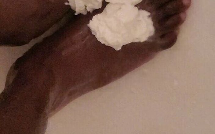 Rose blue 2: Whipped cream on my feet