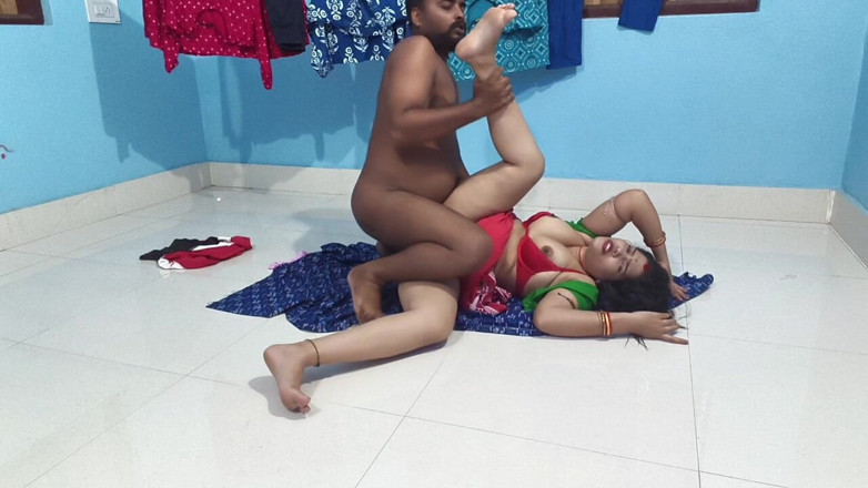 Sona bhabhi: Bini kampung India berkongkek oleh abang tiri sebenar kali pertama...