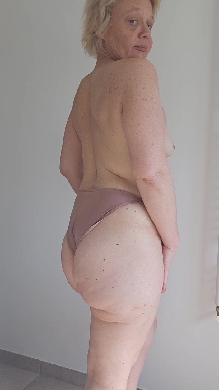 Sofy13: Зріла MILF і розпусниця — це роздягань для вас голою