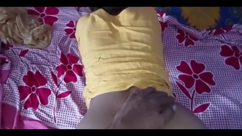 YOURAMRITA04: Evde kimse yokken üvey kız kardeşimin amını ilk kez siktim