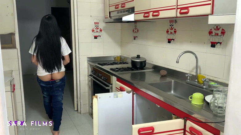 Sara films: Horny plumber shows her huge ass