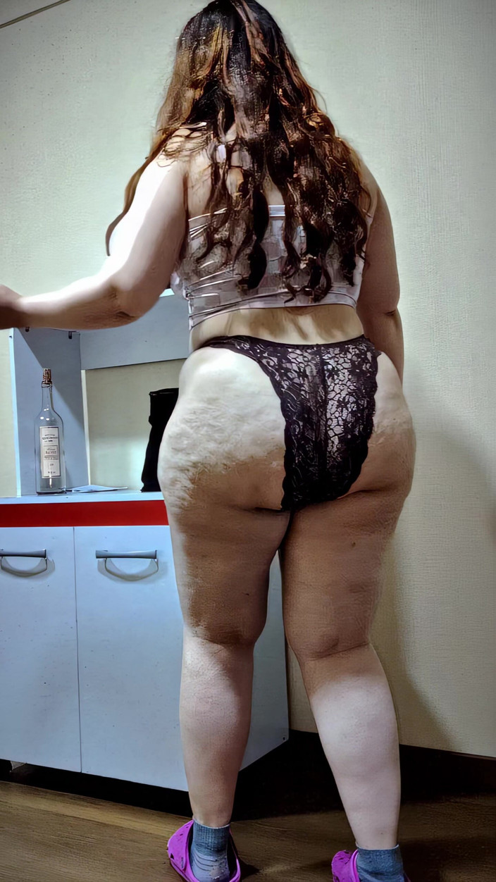 Nicole Passat: Nicole's Silly Fat Tease: Jiggling Cellulite Ass &amp; Soft Belly Dance